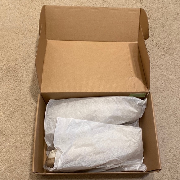 NIB MySlippers 10 Beach Beige Moccasins - Picture 10 of 11